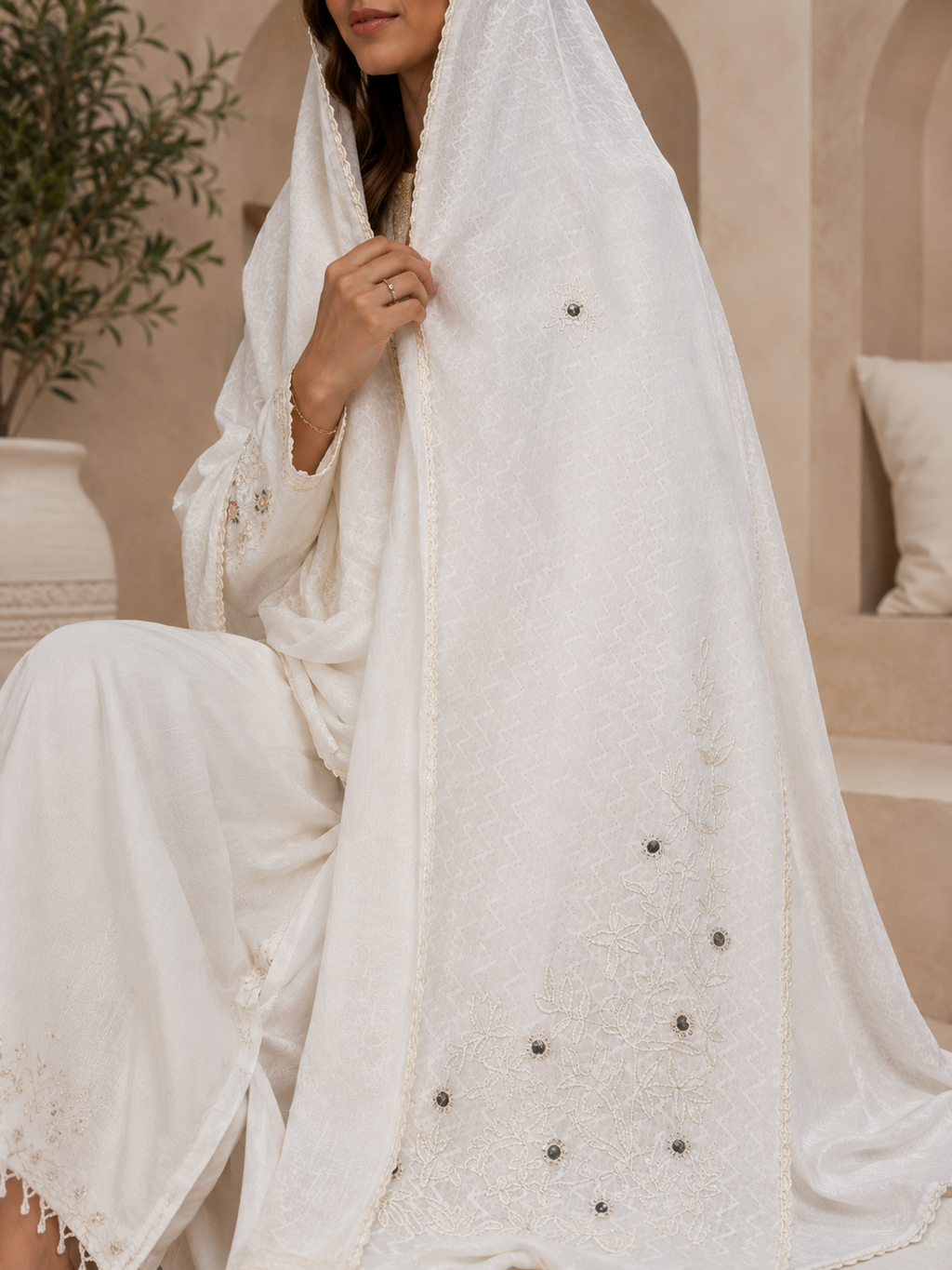 Handcrafted White Cotton Blend Chaddar with Floral Embroidery – 3 Meter